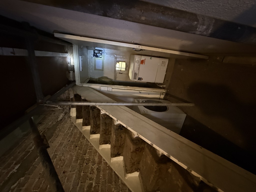 Lot: 44 - MIXED RESIDENTIAL AND COMMERCIAL BUILDING WITH POTENTIAL - Staircase leading to rear basement area with white goods